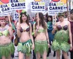 Vestidos de vegetales en el Día sin Carne