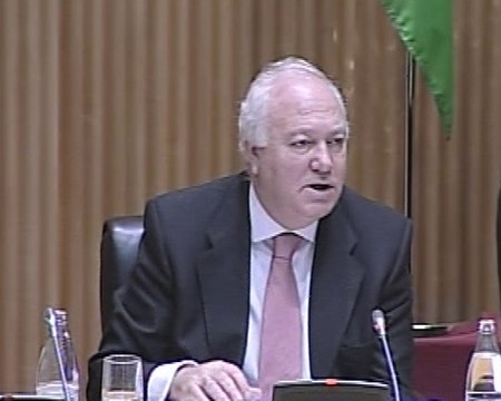 Moratinos aboga por el diálogo con Cuba