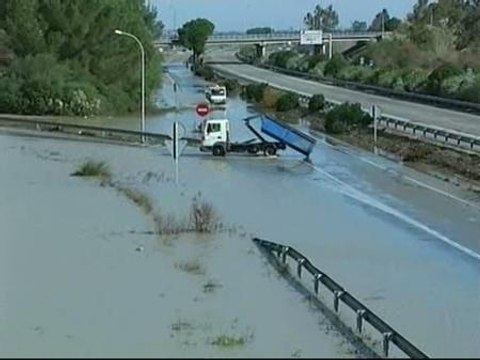 Las lluvias colapsan las principales vías de comunicación con Jerez