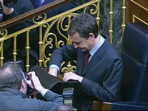 Zapatero afirma que hará lo posible para llegar a acuerdos y Rajoy le pide que se deje de mesas y comisiones