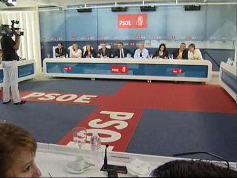 Gobierno y PSOE respaldan a Zapatero en su propuesta de reforma del sistema de pensiones