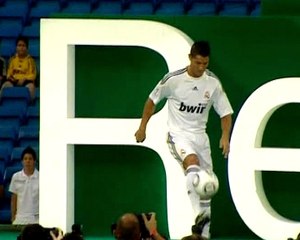 Cumpleaños de Cristiano vestido de blanco