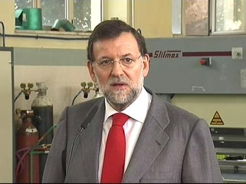 Rajoy le advierte a Zapatero que sin rigor, certidumbre y coherencia la economía española no se va a recuperar