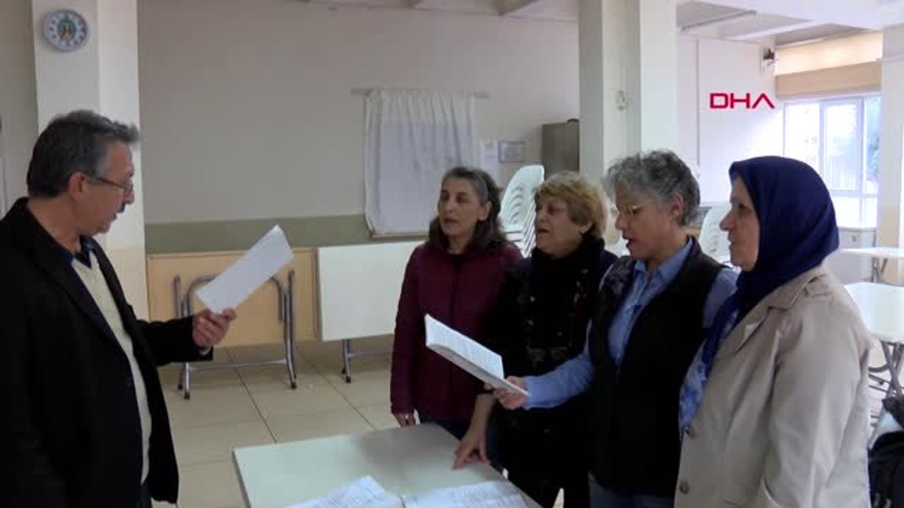 Antalya'da Sandık Görevlileri Sandık Yemini Etti