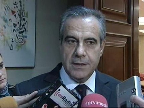 Corbacho quiere prorrogar la ayuda de los 420 euros