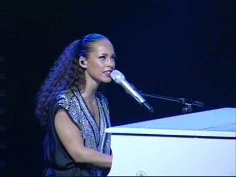 Alicia Keys inunda de 'rhythm and blues' el Teatro Real