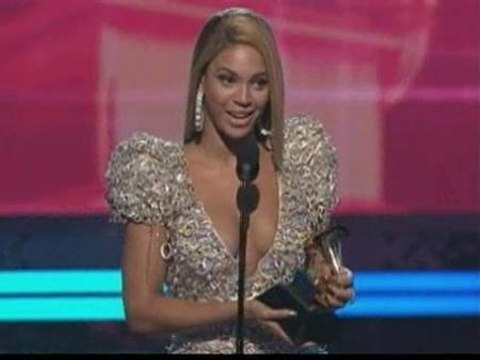 Beyoncé triunfa en la noche de los Grammy