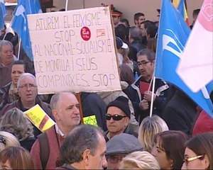 Manifestación contra los rótulos en catalán