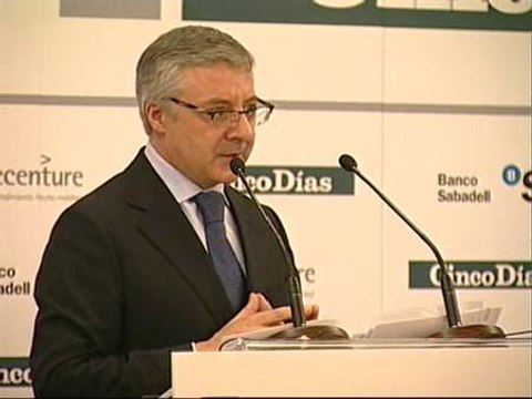 Blanco quiere situar en 200.000 euros el sueldo medio de los controladores
