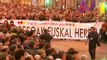 Miles de personas salen a la calle en Bilbao en apoyo a los presos de ETA
