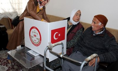 Sandıklar seçmenin ayağına gitti