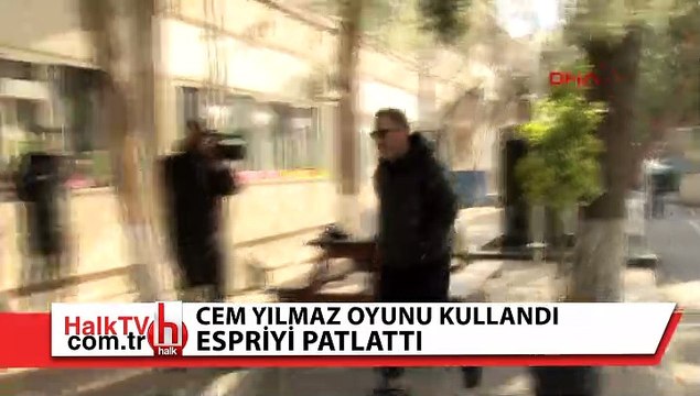 Cem Yılmaz oyunu kullandı, espriyi patlattı