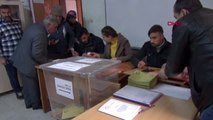 Kilis'te, 379 Sandıkta Oy Kullanılıyor