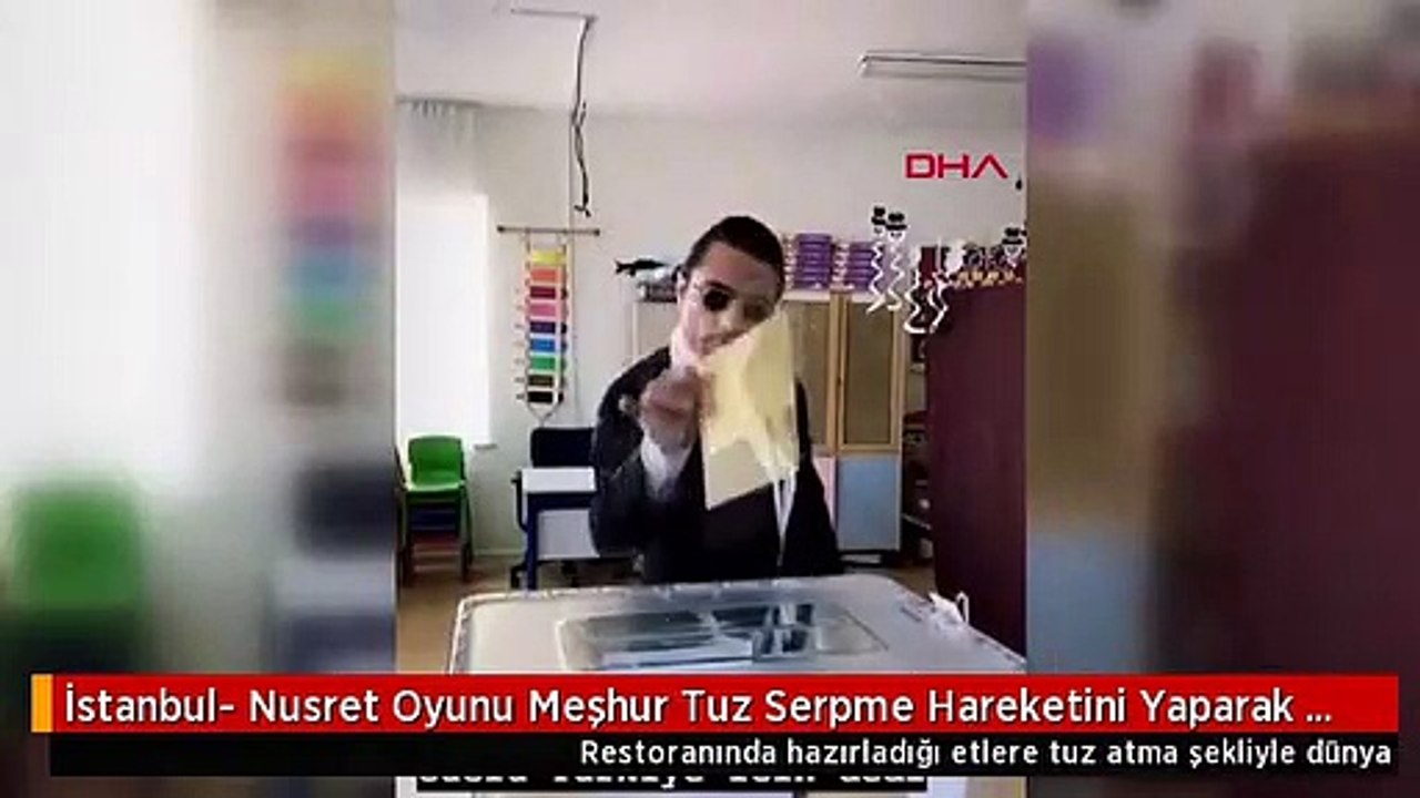 İstanbul- Nusret Oyunu Meşhur Tuz Serpme Hareketini Yaparak Kullandı