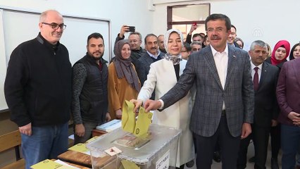 Nihat Zeybekci oyunu kullandı - İZMİR