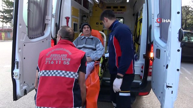 Bursa’da engelli ve yatalak hastalar ambulanslarla oy kullanacakları okullara taşındı