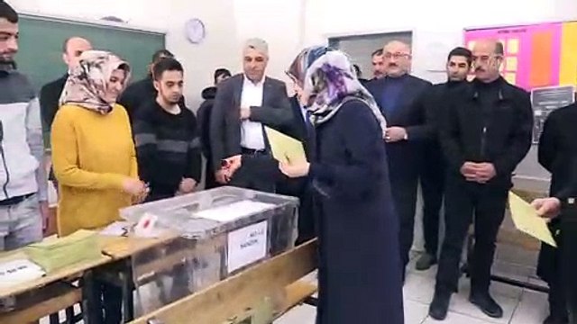 'Herkes demokratik hakkını kullanmak için sandığa koşuyor' - ERZURUM
