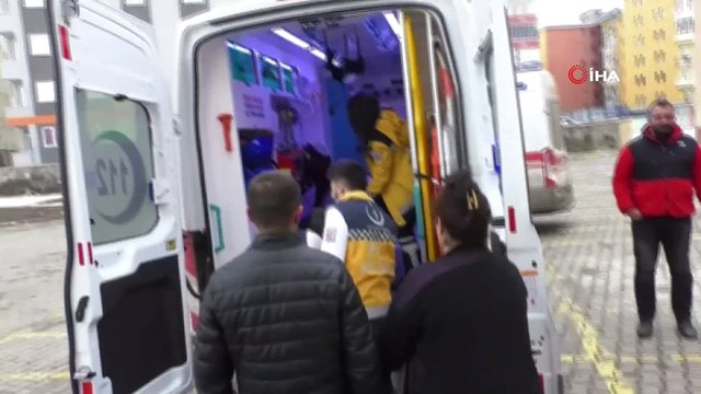 Kars’ta hasta yatağından kalktı, ambulansla oy kullanmaya gitti