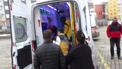 Kars’ta hasta yatağından kalktı, ambulansla oy kullanmaya gitti