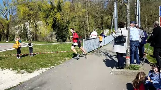 Trail des Tranchées de Verdun : les premiers concurrents arrivent au Pré-l'évêque