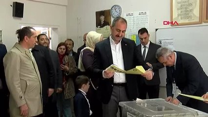 Adalet Bakanı Gül Oyunu Kullandı