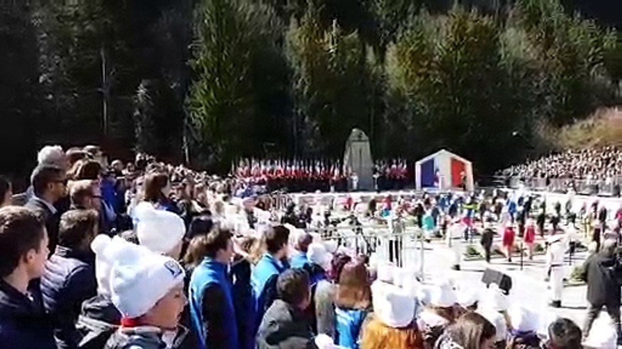 Plateau des Glières :  la Marseillaise est chantée par les enfants des écoles et collèges
