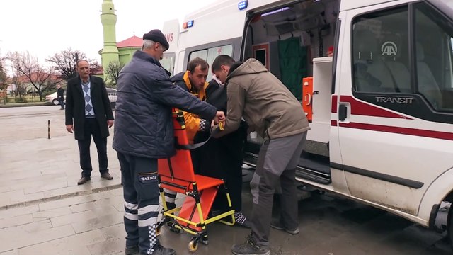 Hastalar oy kullanmaya ambulansla götürüldü - ERZİNCAN