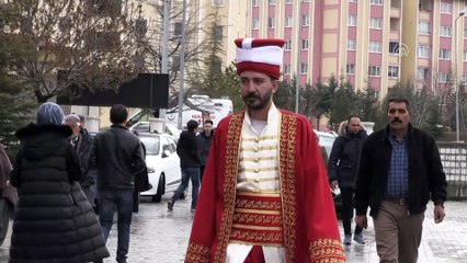 Sandığa mehter kıyafetiyle gitti - NEVŞEHİR
