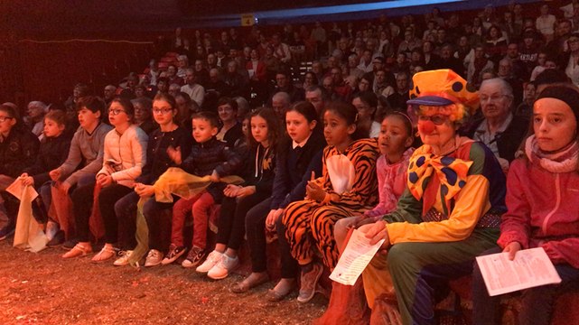 Mgr Boulanger célèbre la messe sous le chapiteau