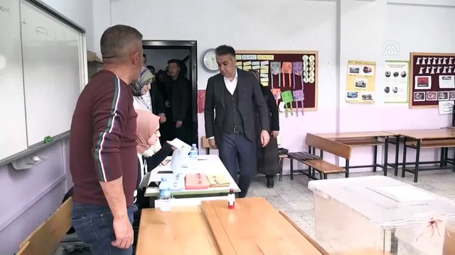 Türkiye sandık başında - Vali Çağatay oyunu kullandı - BİTLİS