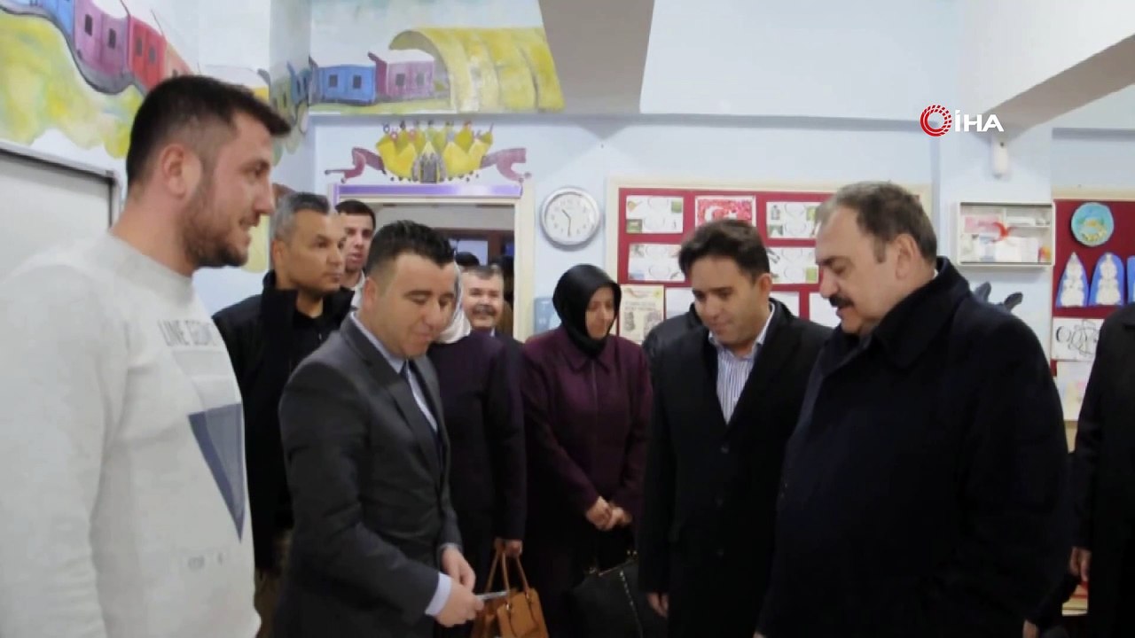 Eski Bakan Eroğlu baba ocağı Şuhut’ta oyunu kul...