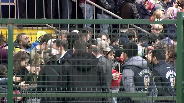 Berat Albayrak eşi Esra Albayrak ile beraber Üsküdar'da oyunu kullandı