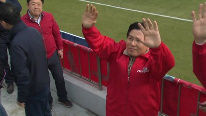 축구장 안에서 선거운동 벌인 황교안...경남FC 징계 불가피 / YTN