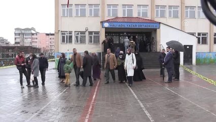 Türkiye Sandık Başında - Vali Gündüzöz Oyunu Kullandı