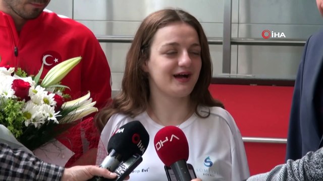 Milli Yüzücü Sümeyye Boyacı ABD’ye gitti