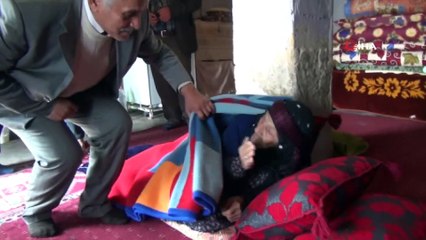 Türkiye'nin en yaşlı kadını Cumhurbaşkanı Erdoğa'a dualar ederek oyunu kullandı