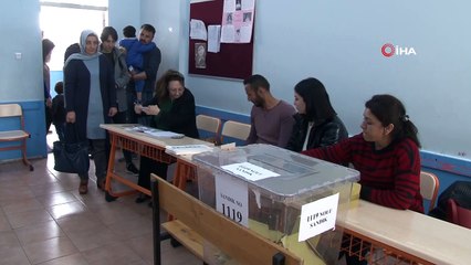 Başkan Sözlü oyunu kullandı öz çekim yaptı