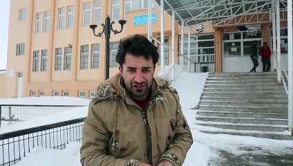 Vatandaşlar sandığa kar yağışı altında gidiyor - ARDAHAN