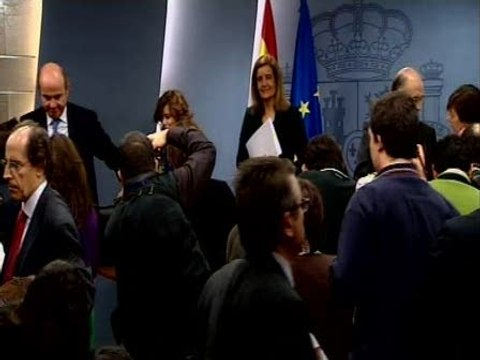 El Gobierno de Rajoy presenta sus primeros recortes