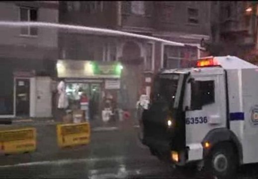 Disturbios en Estambul entre la policía y manifestantes pro kurdos