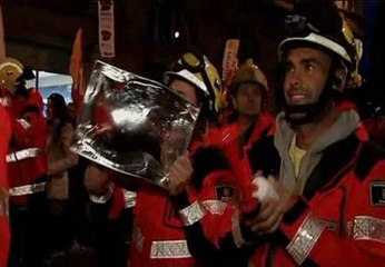 Policías y bomberos, en lucha contra los recortes en Cataluña