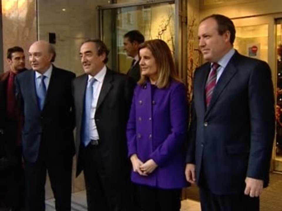 Báñez se reúne con UGT y CC.OO.