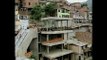 Instalan escaleras mecánicas en un barrio pobre de Medellín