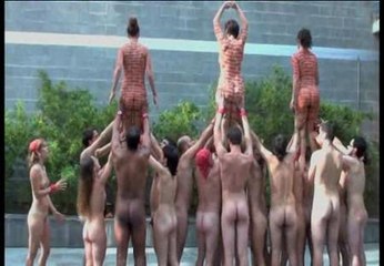 El calendario erótico de los castellers de Poble Sec agota su primera tirada