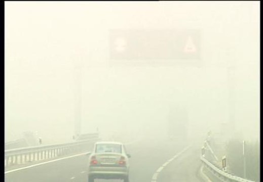 La niebla complica la circulación en más de 1.000 km de carreteras españolas