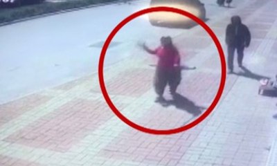 Kasap önünde kemik bekleyen köpeğe, parke taşıyla saldırdı