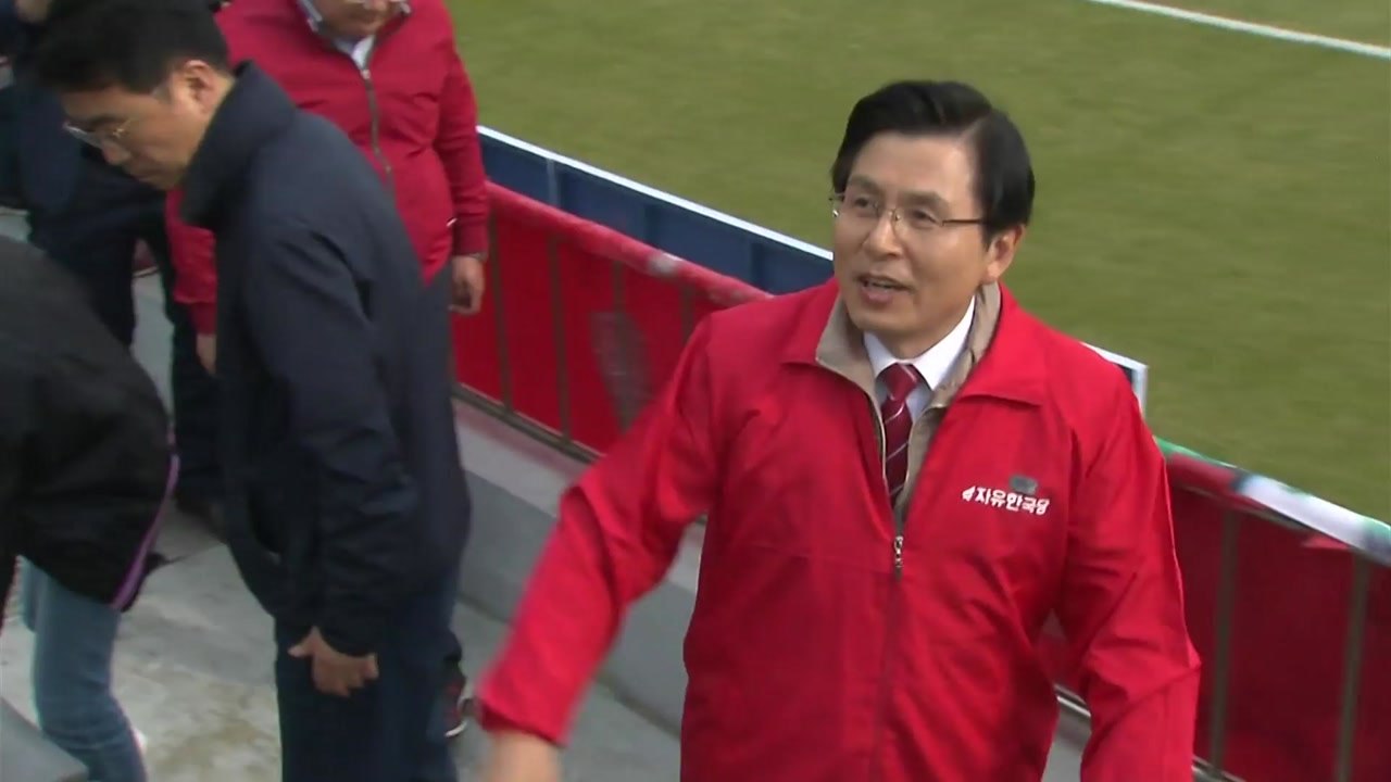 한국당 '축구장 유세 논란' 표심에 어떤 영향 미칠까? / YTN