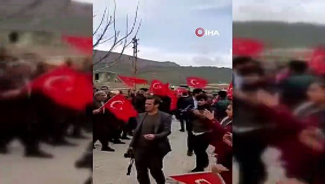 Irak sınırında askerlerin de katılımıyla Türk bayraklı seçim kutlaması