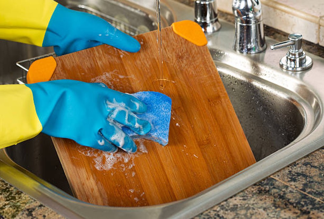 5 astuces pour nettoyer une planche à découper