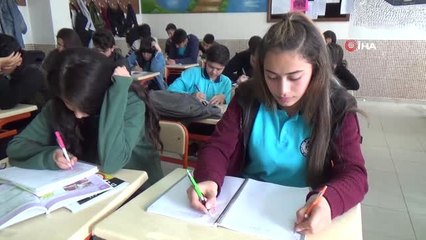 Adıyaman'ın Leonardo da Vinci'si...iki Eliyle Aynı Anda Yazı Yazabiliyor